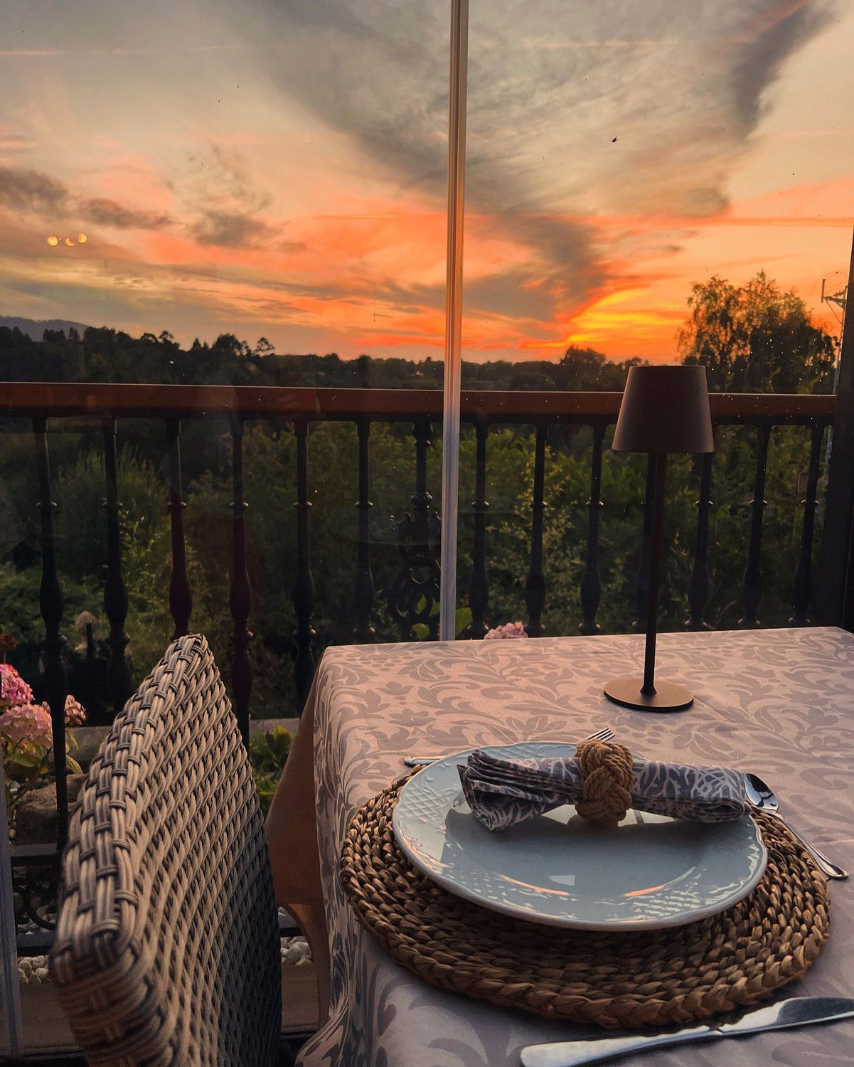 Mesa al atardecer
