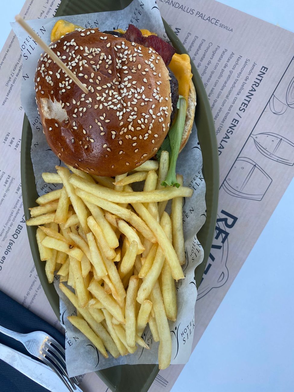 Hamburguesa con patatas