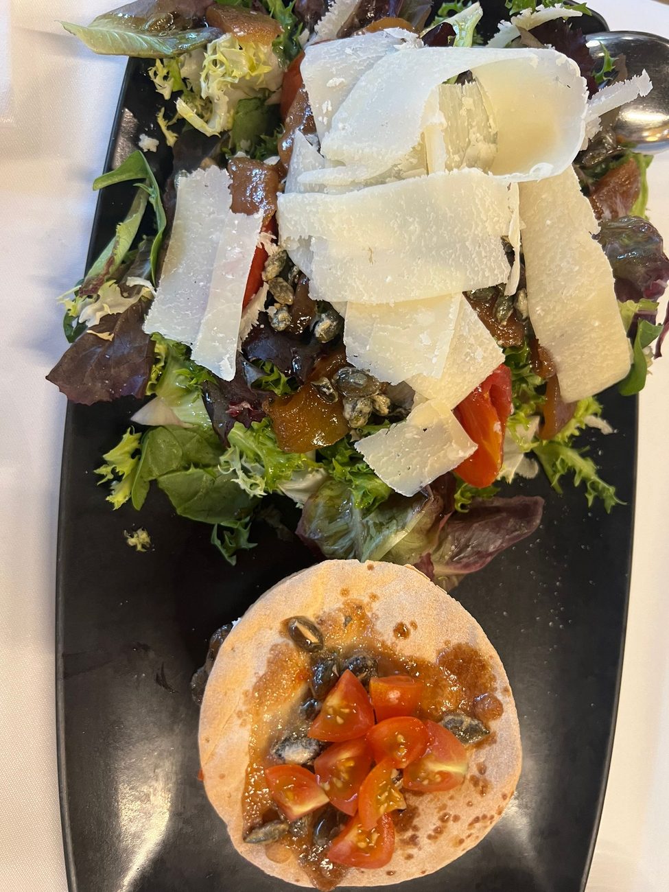 Ensalada con parmesano
